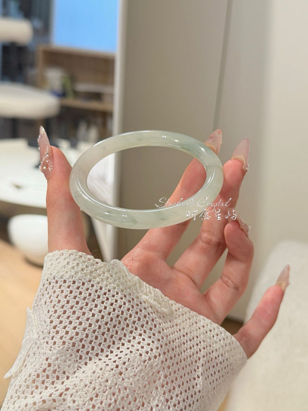 Imperial Tianshan Green Jade Bangle - Classic Round-Profile Natural Jadeite Bracelet for "Visual Cooling" & Zen Elegance